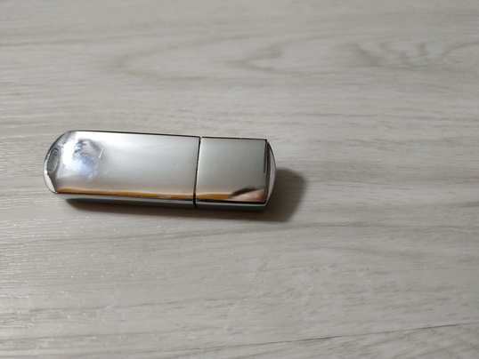 Pendrive de metal pulido para grabar